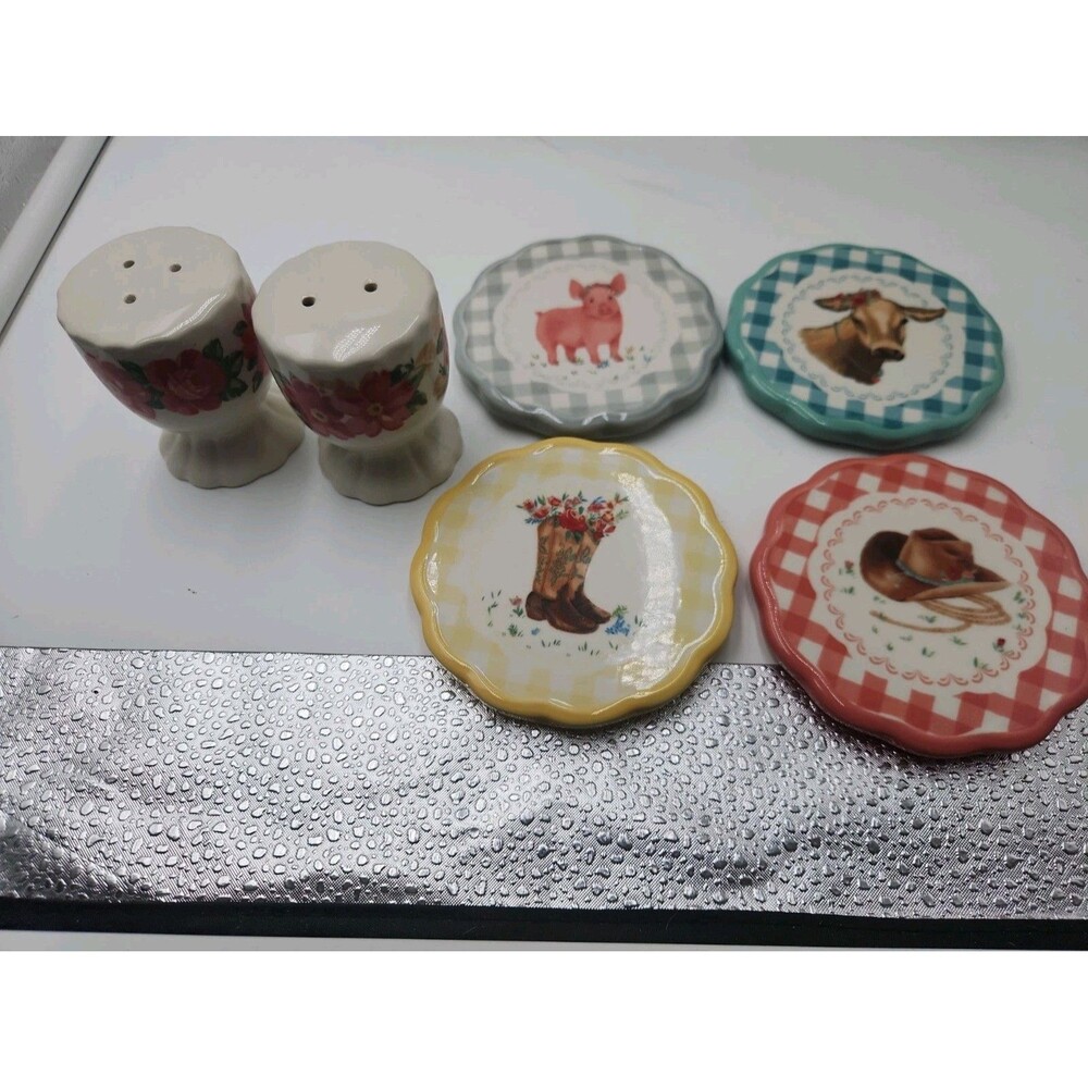 The Pioneer Woman Floral Ruffle Pedestal Salt Pepper Shakers 4 Gingham Coasters